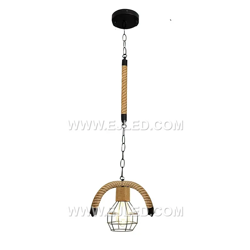 La RP0028 es una lámpara colgante de una sola lámpara con una pantalla de ratán de tejido apretado en forma de campana. Este diseño dirige la luz hacia abajo, creando una iluminación focalizada mientras el material natural ofrece una textura orgánica.