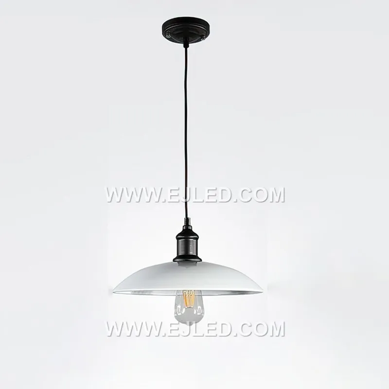 Con una pantalla de cúpula ancha y poco profunda, el MK0009 está fabricado en aluminio con un acabado oscurecido ligeramente texturizado. Su perfil sustancial pero poco profundo proporciona una luz amplia y dirigida hacia abajo sin obstrucción visual.
