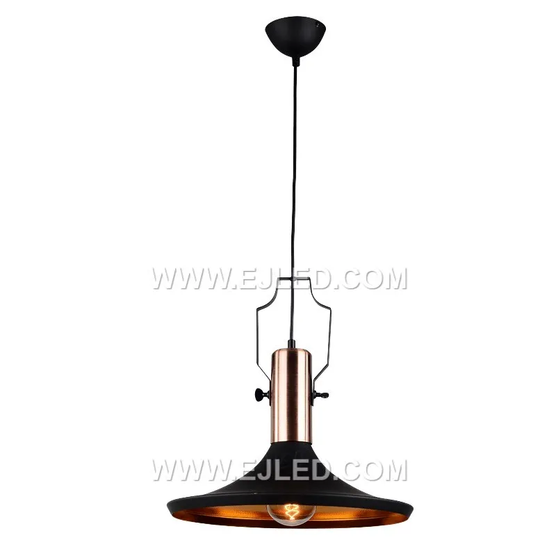 El cobre pulido forma la lámpara colgante de cúpula MK0089, ofreciendo un acabado cálido y reflectante. Su silueta clásica proporciona iluminación enfocada hacia abajo, ideal para aplicaciones comerciales o residenciales elegantes.