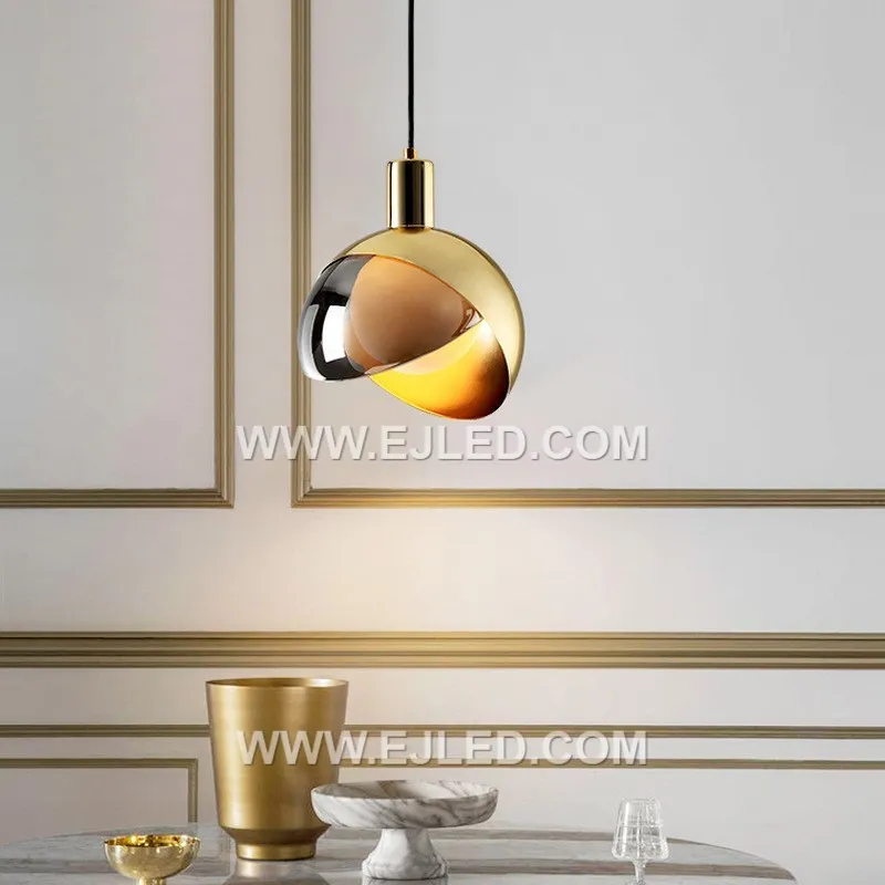 This MK0114 pendant combines a clear, vertically fluted glass shade with brass accents, including a decorative internal bulb cage. The rigid rod suspension creates a refined silhouette, suitable for focused illumination in various interiors. - view 2