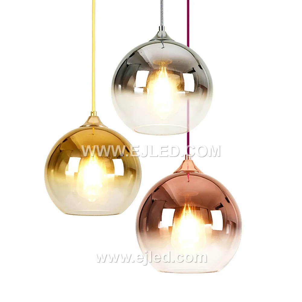 Model GL0002 is a single-lamp pendant featuring a large, clear spherical glass shade of 20cm diameter, suitable for creating a bright, open feel. Its golden-brushed brass finish suspension provides a refined contrast to the transparent globe. - view 6