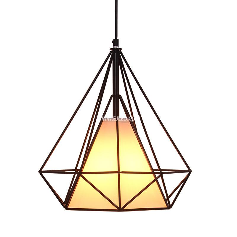 This single-lamp pendant light features a D25 diamond-shaped cage constructed from black powder-coated steel. Its open design allows for ambient light distribution, making it suitable for various commercial or hospitality settings.