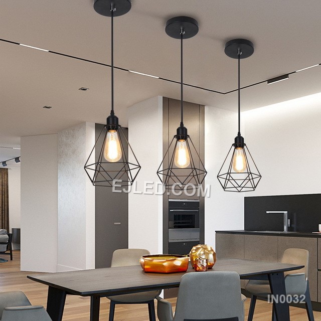 Iron rods form the open diamond cage of the IN0032 pendant light, designed to fully expose the bulb. This structure casts intriguing shadows, offering ambient illumination without obstructing light, making it suitable for exposed filament lamps. - view 4
