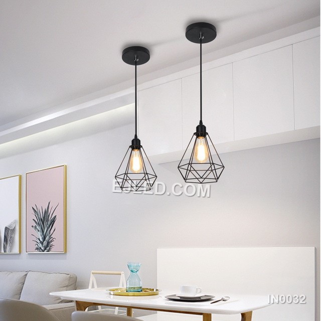 Iron rods form the open diamond cage of the IN0032 pendant light, designed to fully expose the bulb. This structure casts intriguing shadows, offering ambient illumination without obstructing light, making it suitable for exposed filament lamps. - view 3