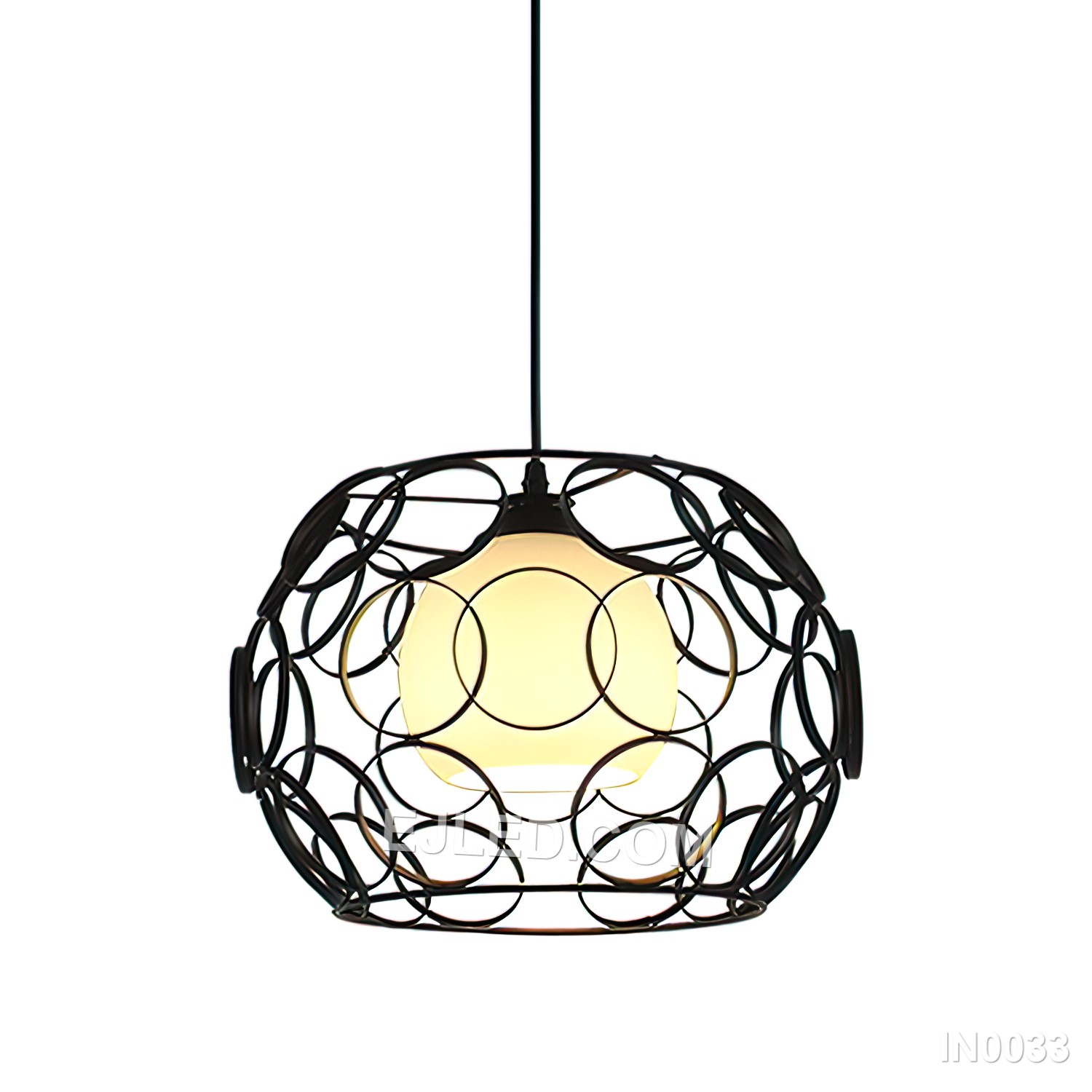Suited for diverse settings, this drum-shaped pendant light features a black powder-coated iron cage enveloping an inner frosted glass sphere. This combination provides both ambient glow and a defined industrial aesthetic.