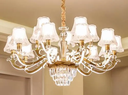 What are the reasons and maintenance methods for the chandelier not lighting up?