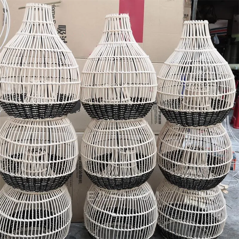 The RT0010 bell-shaped pendant, hand-woven from natural bamboo, offers a versatile design. It provides a warm, diffused glow suitable for various hospitality and commercial settings.