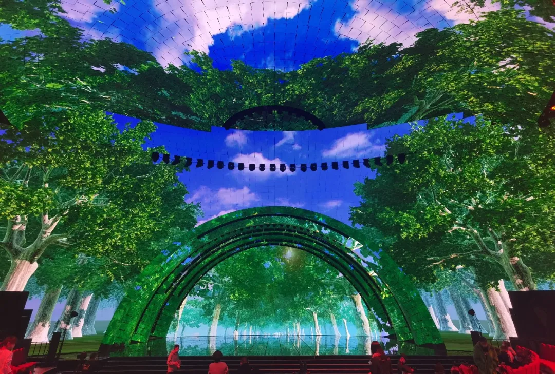 What cool technologies are used in the behind-the-scenes lighting design of "2022 Spring Festival Gala"