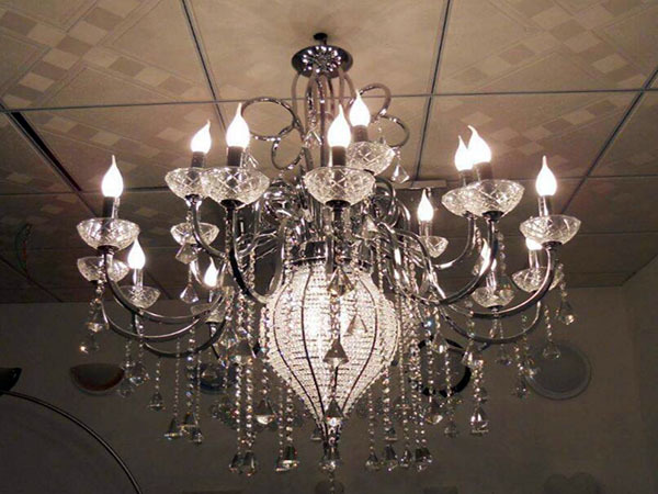 There is a set of crystal chandeliers that do not light up, what to do
