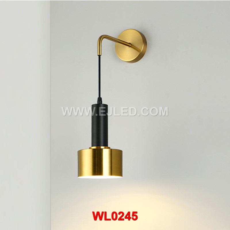 The installation method of wall lamp