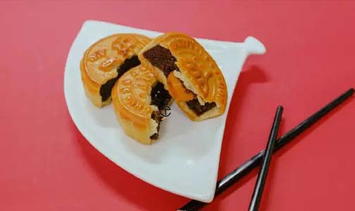 What are the customs of the Mid-Autumn Festival?
