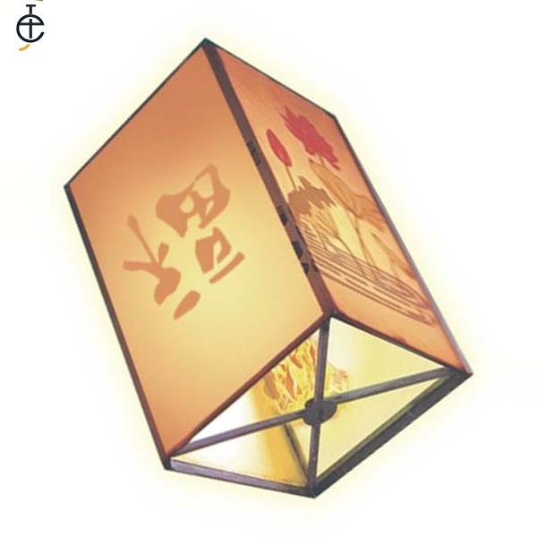 Flying sky lanterns for China Mid-Autumn Festival