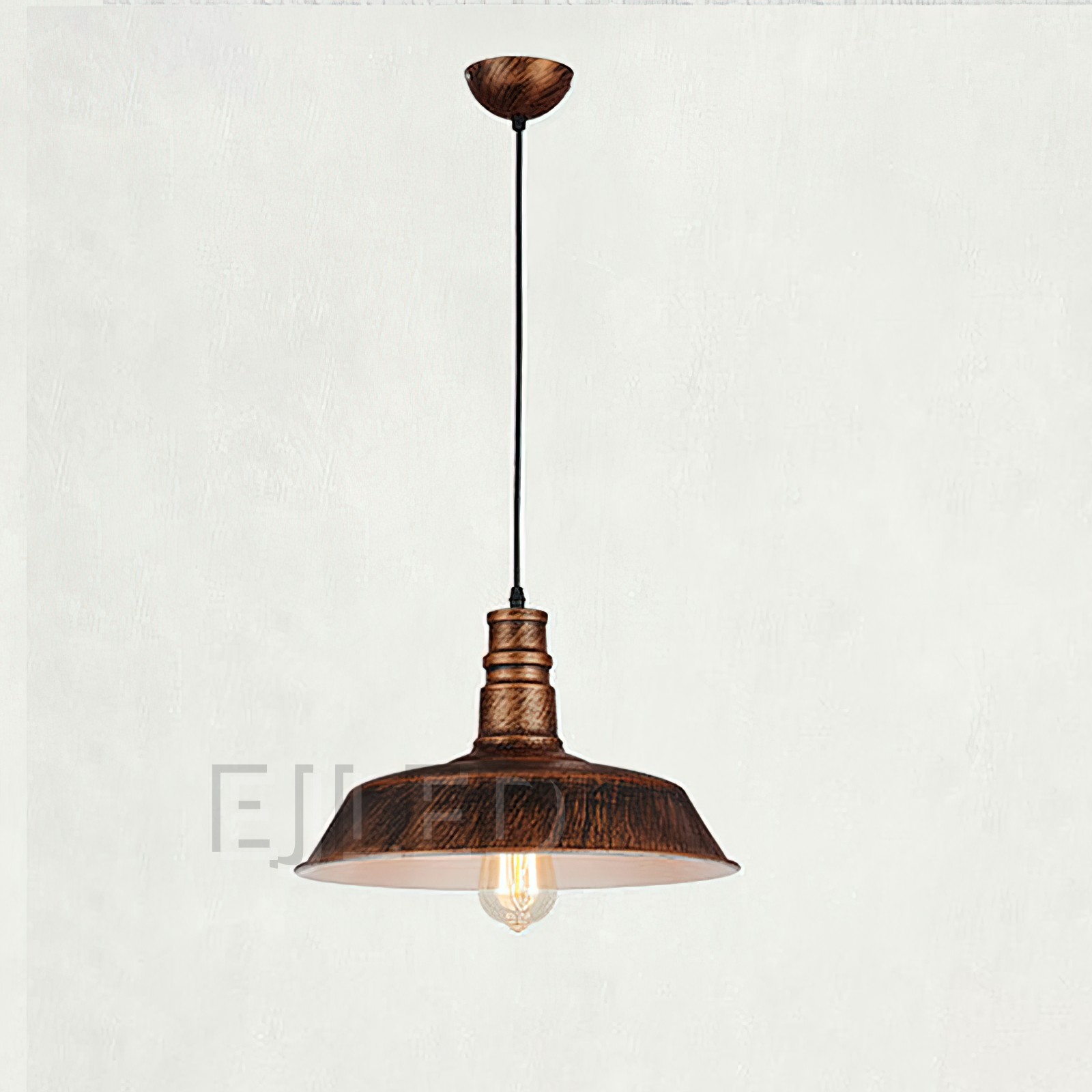 Esta lámpara colgante industrial con cúpula presenta una pantalla de acero rojo brillante con interior blanco de contraste. Ofrece iluminación abierta hacia abajo desde una sola lámpara expuesta, apta para diversos entornos. - view 6