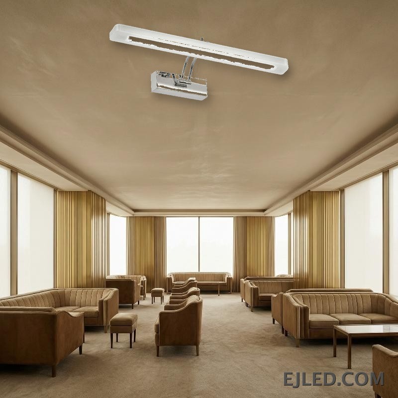 La lámpara de espejo rectangular ML0002, construida en acero inoxidable, PC y aluminio, proporciona una luz consistente con un acabado cromo y plata pulido. - view 5