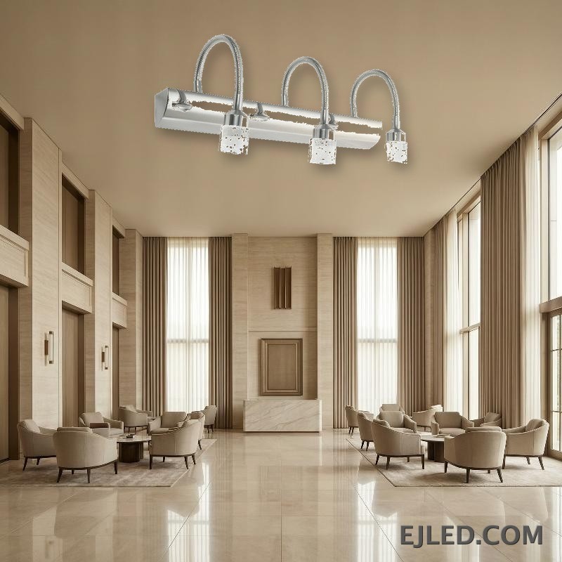 La lámpara de espejo ML0005 cuenta con una placa de pared circular que soporta tres brazos flexibles de cuello de ganso, cada uno con un cabezal de luz de cristal facetado en cromo. - view 5