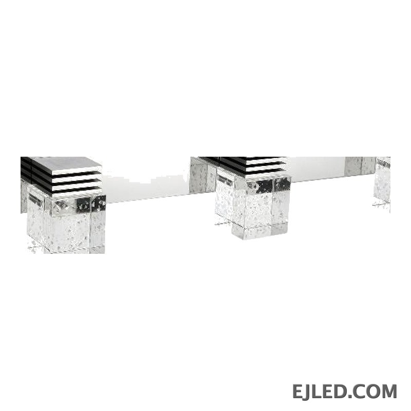 Tres pantallas de cristal rectangulares en acero inoxidable y aluminio con acabado cromado forman esta lámpara de espejo, diseñada para dirigir la luz hacia afuera sobre los tocadores. - view 3