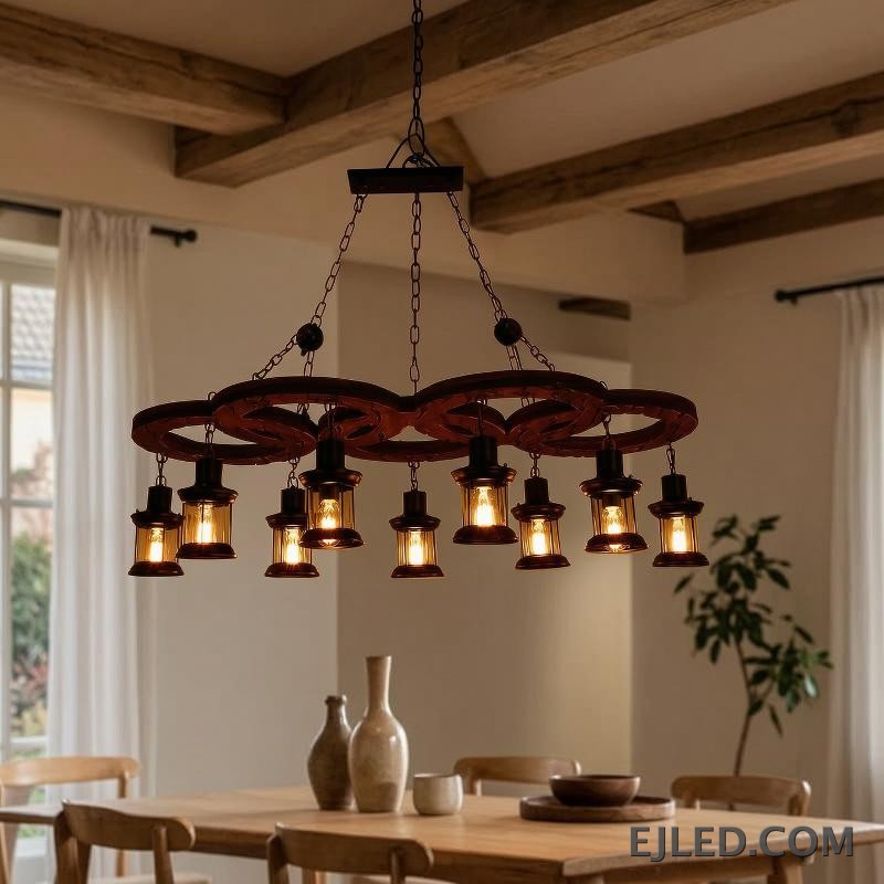 El WD0006 presenta tres pantallas cónicas de hierro con exterior negro mate e interior de madera natural, proporcionando luz descendente enfocada. Su diseño lineal y dimensiones lo hacen adecuado para iluminar grandes mesas de comedor o mostradores. - view 4