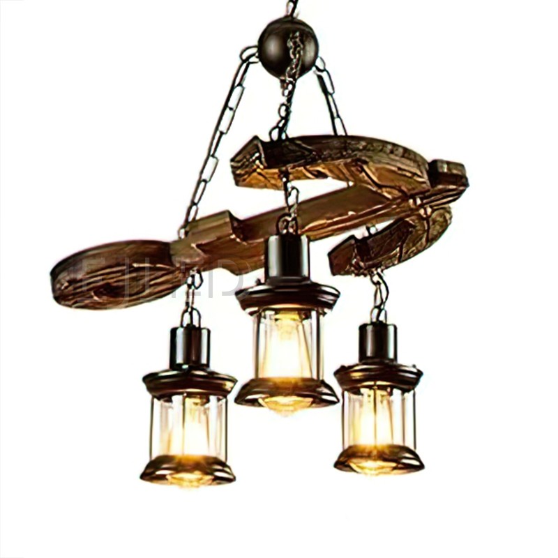 Esta lámpara colgante de madera rústica cuenta con tres lámparas cilíndricas colgantes suspendidas de una estructura de madera desgastada. Aporta un estilo náutico vintage a los espacios interiores.