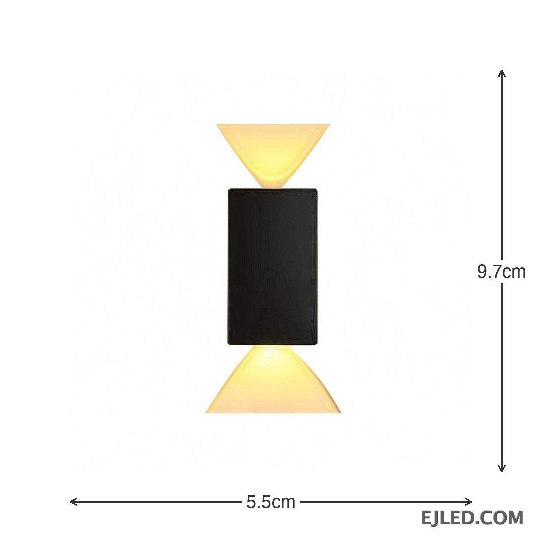 Designed for both residential and commercial projects, the WL0003 is a black aluminum wall light. It offers indirect and diffused illumination from a compact, rectangular form factor, suitable for corridors or accent lighting. - view 3
