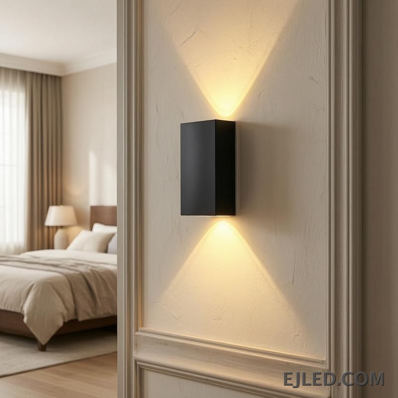 Designed for both residential and commercial projects, the WL0003 is a black aluminum wall light. It offers indirect and diffused illumination from a compact, rectangular form factor, suitable for corridors or accent lighting. - view 5