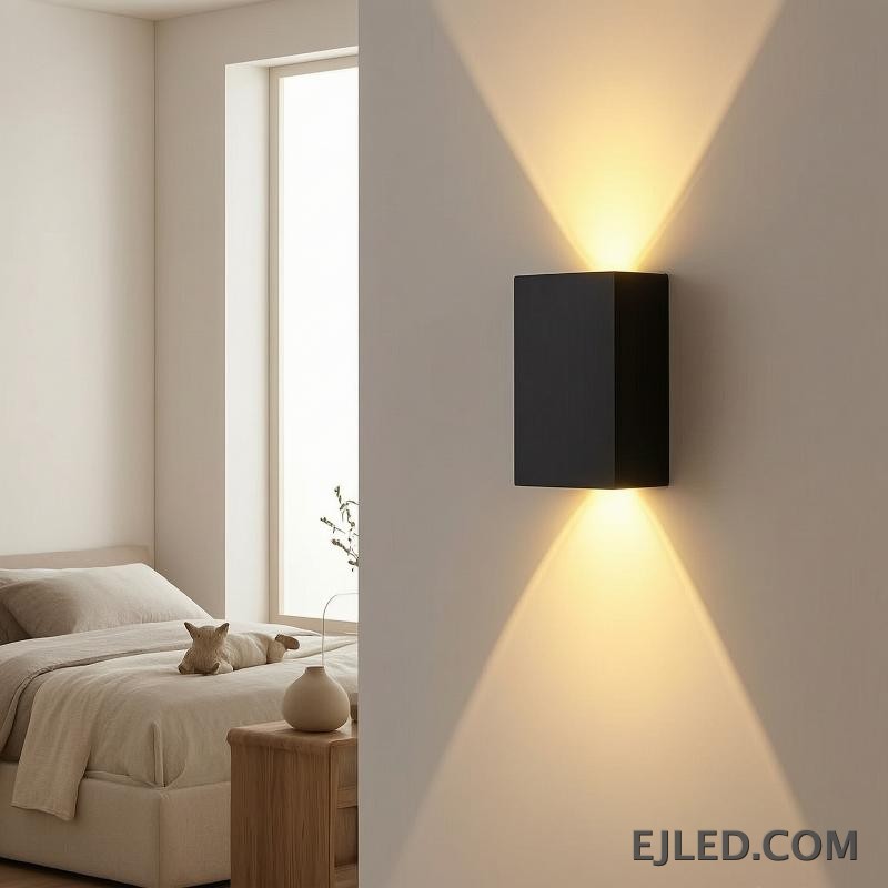 Designed for both residential and commercial projects, the WL0003 is a black aluminum wall light. It offers indirect and diffused illumination from a compact, rectangular form factor, suitable for corridors or accent lighting. - view 6