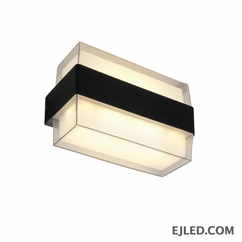 A rectangular wall light, the WL0007 features an acrylic diffuser that provides broad, even illumination. Its white finish and compact profile make it suitable for general or supplementary lighting in various settings.