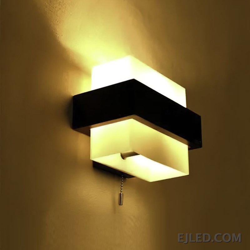 Un aplique rectangular, el WL0007 cuenta con un difusor acrílico que proporciona una iluminación amplia y uniforme. Su acabado blanco y perfil compacto lo hacen adecuado para iluminación general o suplementaria en diversos entornos. - view 6