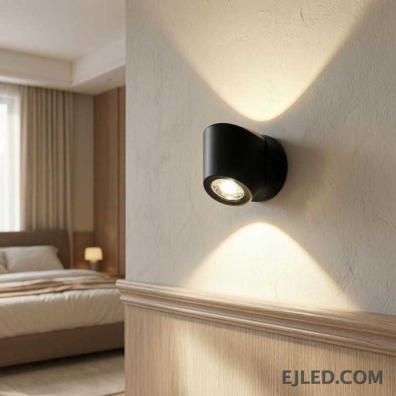 Este foco empotrado de pared de plástico negro ofrece iluminación direccional ajustable desde una única fuente integrada. Su diseño compacto y discreto es adecuado para iluminación focalizada en diversas aplicaciones de proyecto. - view 6