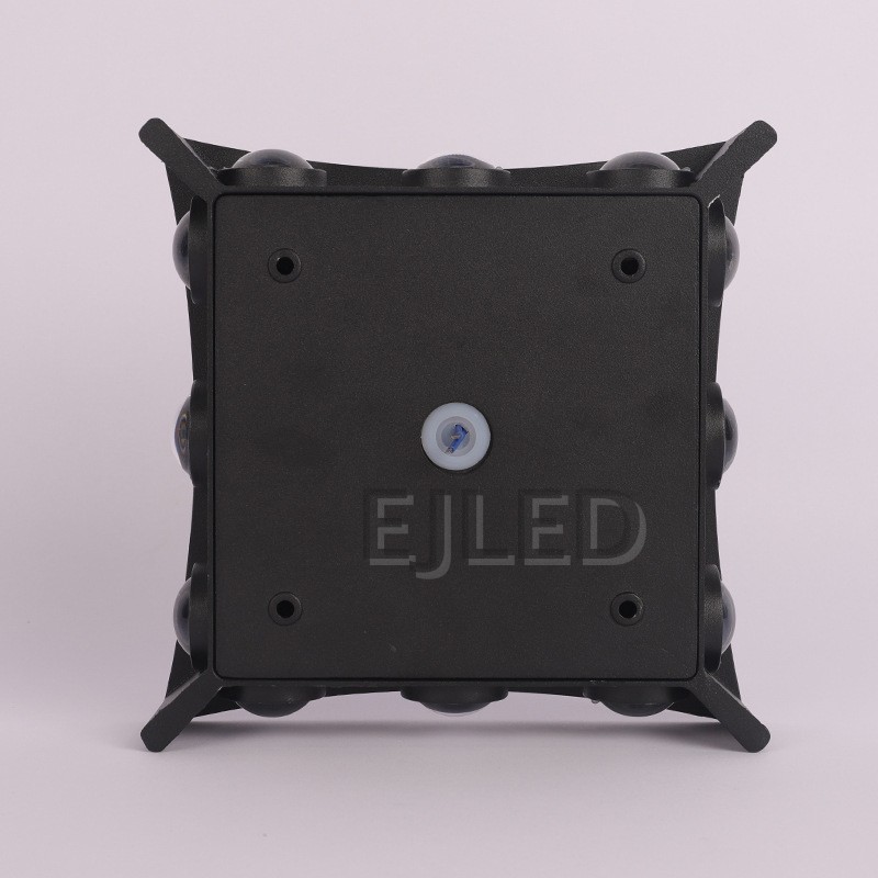 Este aplique de pared de plástico negro presenta un cuerpo cuadrado con un elemento de iluminación cuadrado blanco integrado y lentes laterales. El modelo WL0030 está diseñado para montaje en pared comercial y residencial. - view 3